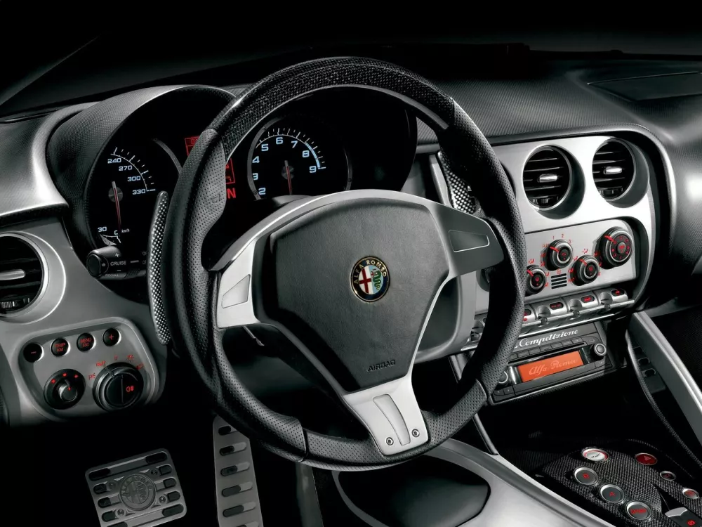 Автомобиль Alfa Romeo 8C Competizione Купе