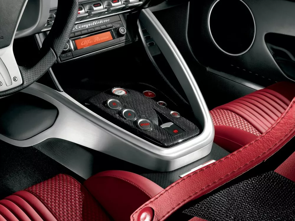 Автомобиль Alfa Romeo 8C Competizione Купе