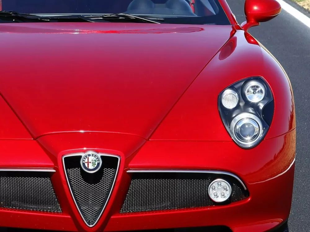 Автомобиль Alfa Romeo 8C Competizione Купе