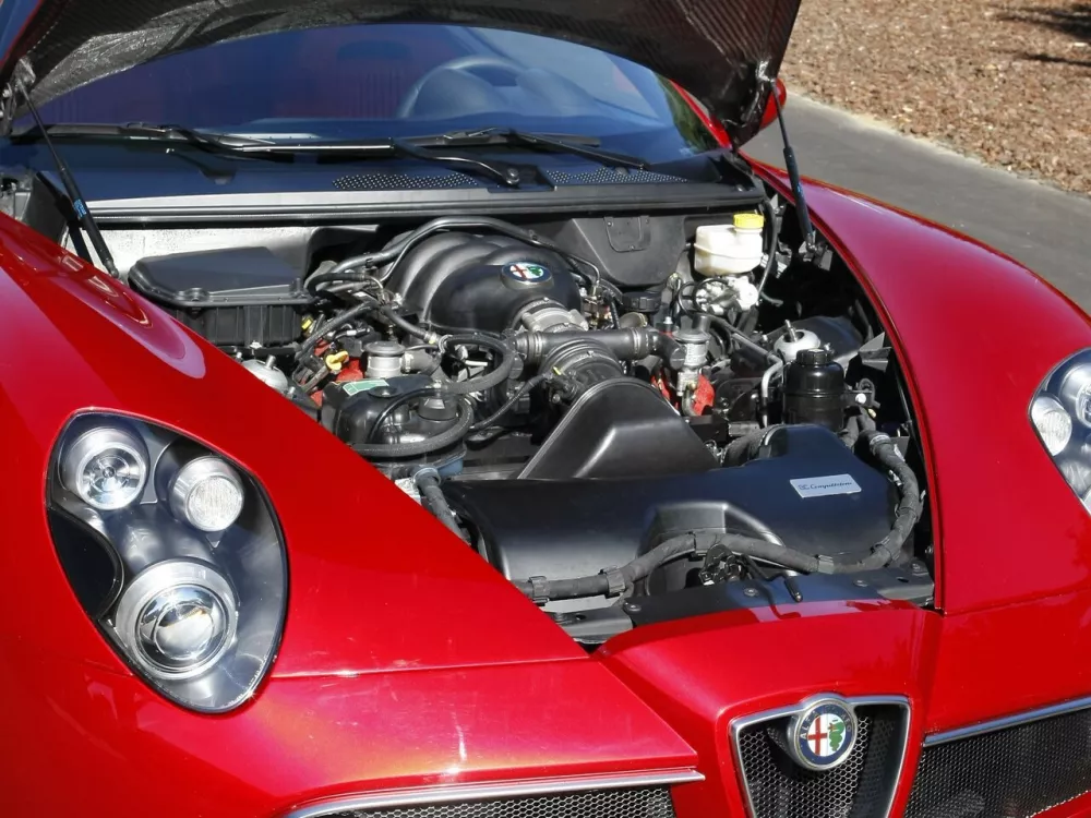 Автомобиль Alfa Romeo 8C Competizione Купе