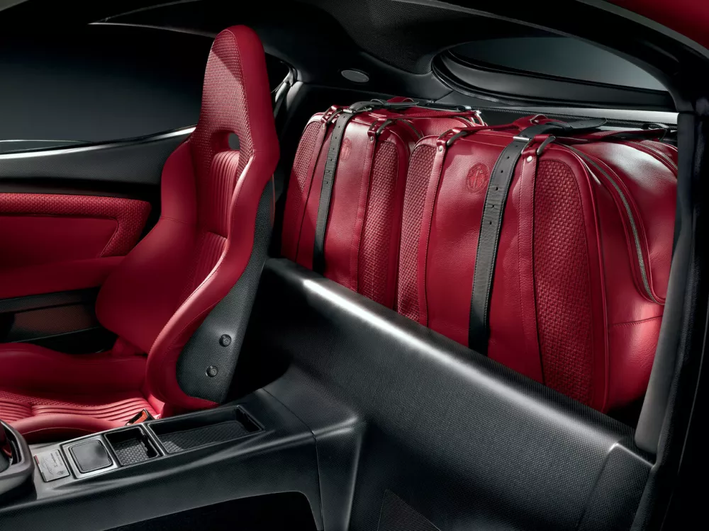 Автомобиль Alfa Romeo 8C Competizione Купе