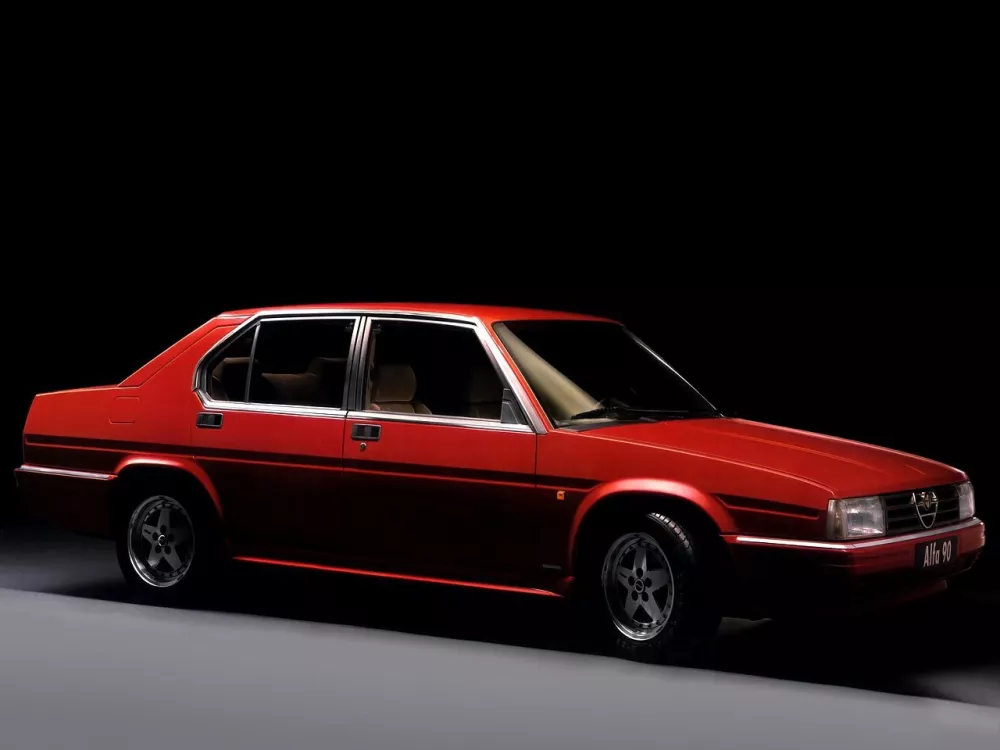 Автомобиль Alfa Romeo 90 Седан