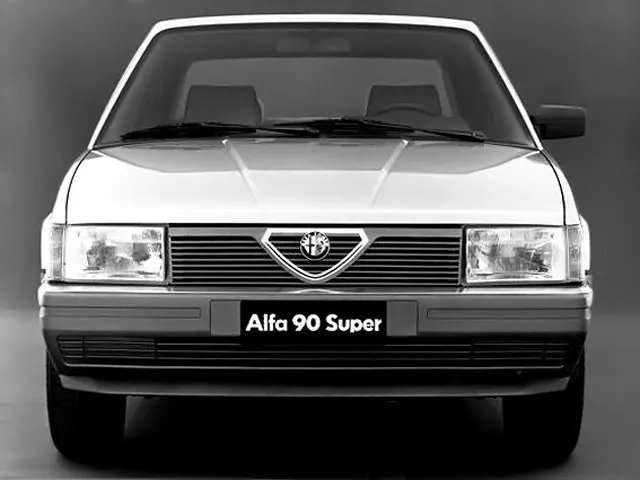 Автомобиль Alfa Romeo 90 Седан