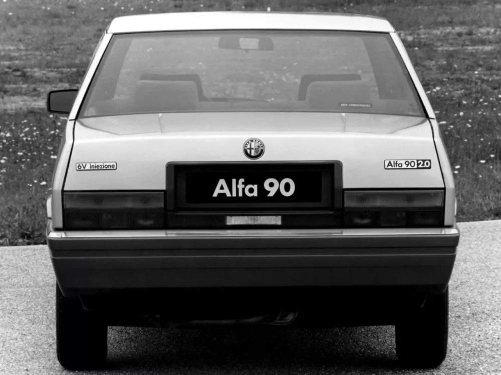 Автомобиль Alfa Romeo 90 Седан