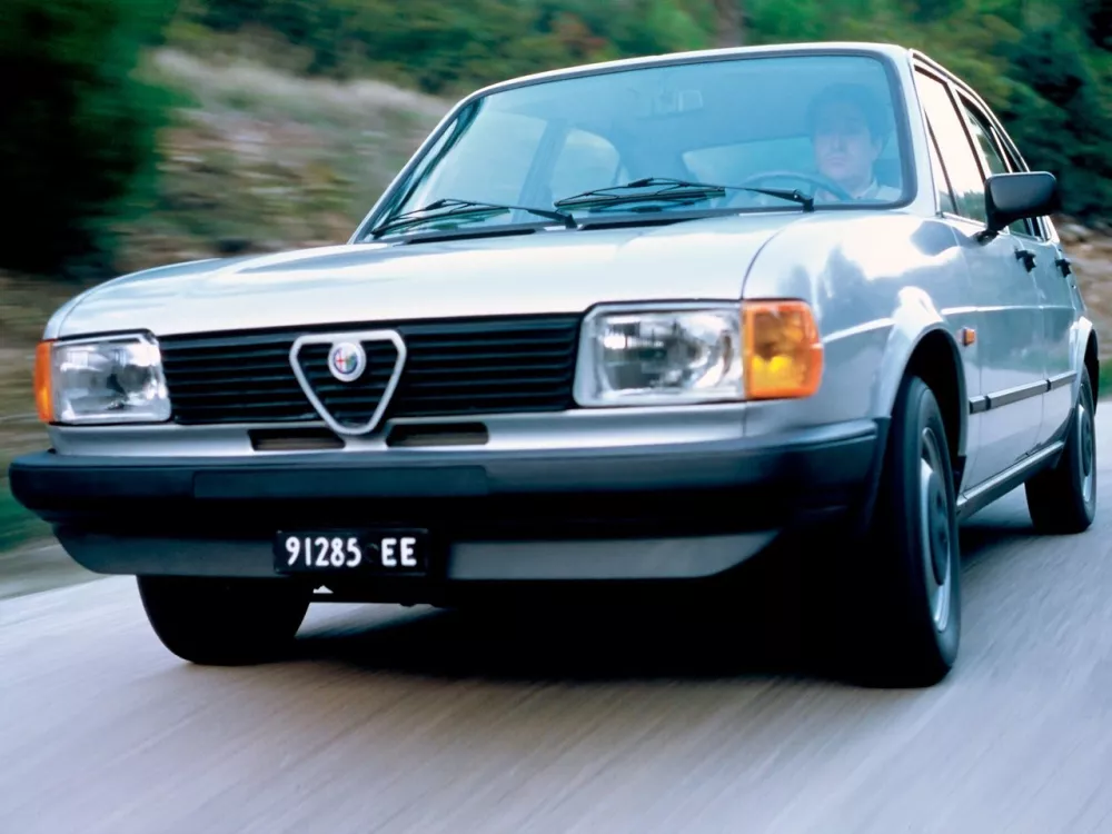 Автомобиль Alfa Romeo Alfasud Хэтчбек (5 дверей)