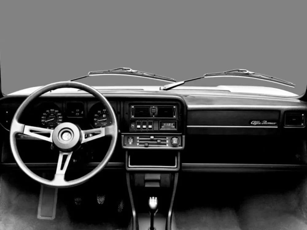 Автомобиль Alfa Romeo Alfasud Хэтчбек (5 дверей)