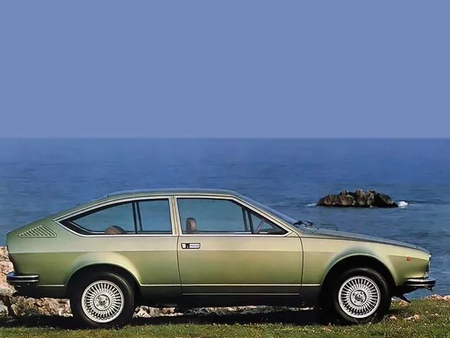 Автомобиль Alfa Romeo Alfetta Купе