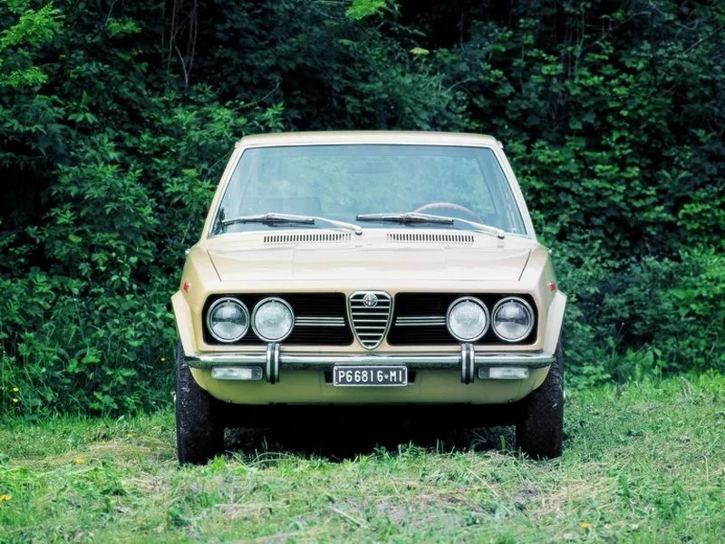 Автомобиль Alfa Romeo Alfetta Седан