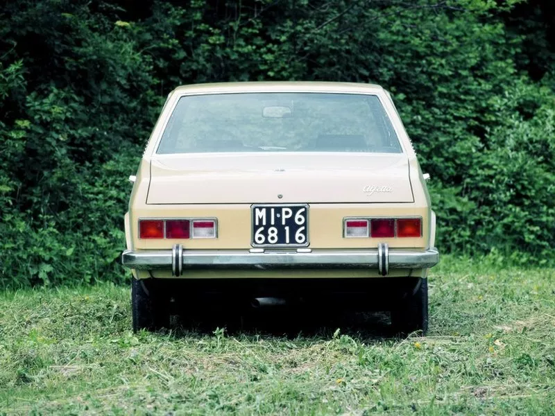 Автомобиль Alfa Romeo Alfetta Седан
