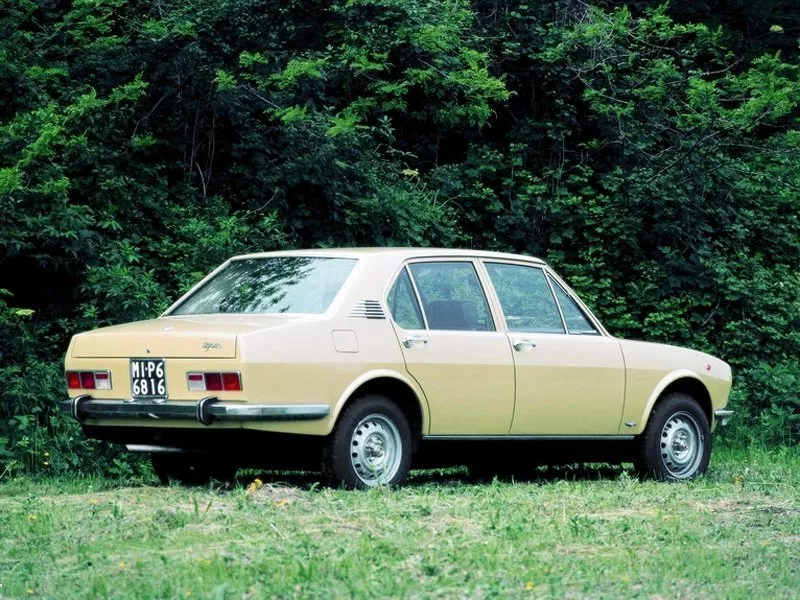 Автомобиль Alfa Romeo Alfetta Седан
