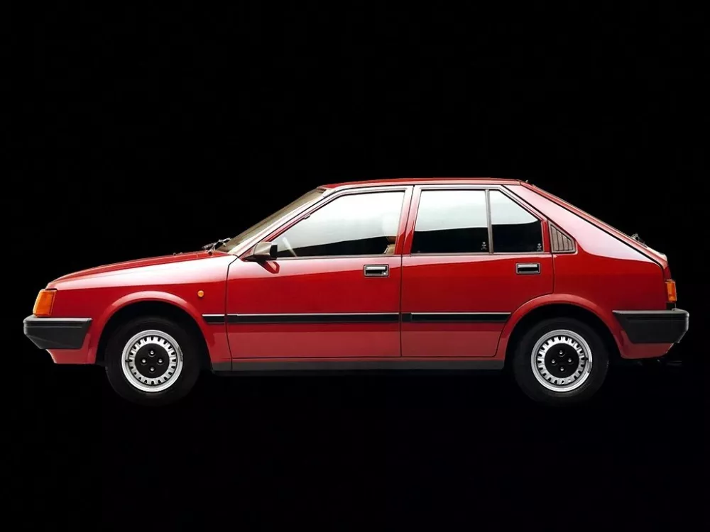 Автомобиль Alfa Romeo Arna Хэтчбек (5 дверей)