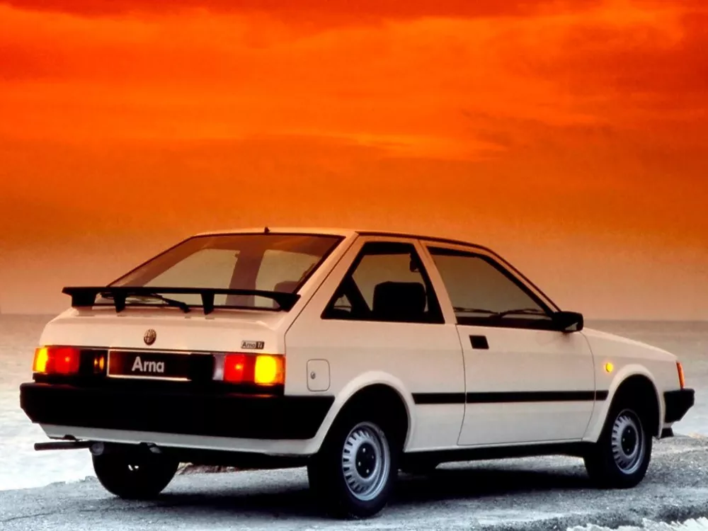 Автомобиль Alfa Romeo Arna Хэтчбек (5 дверей)