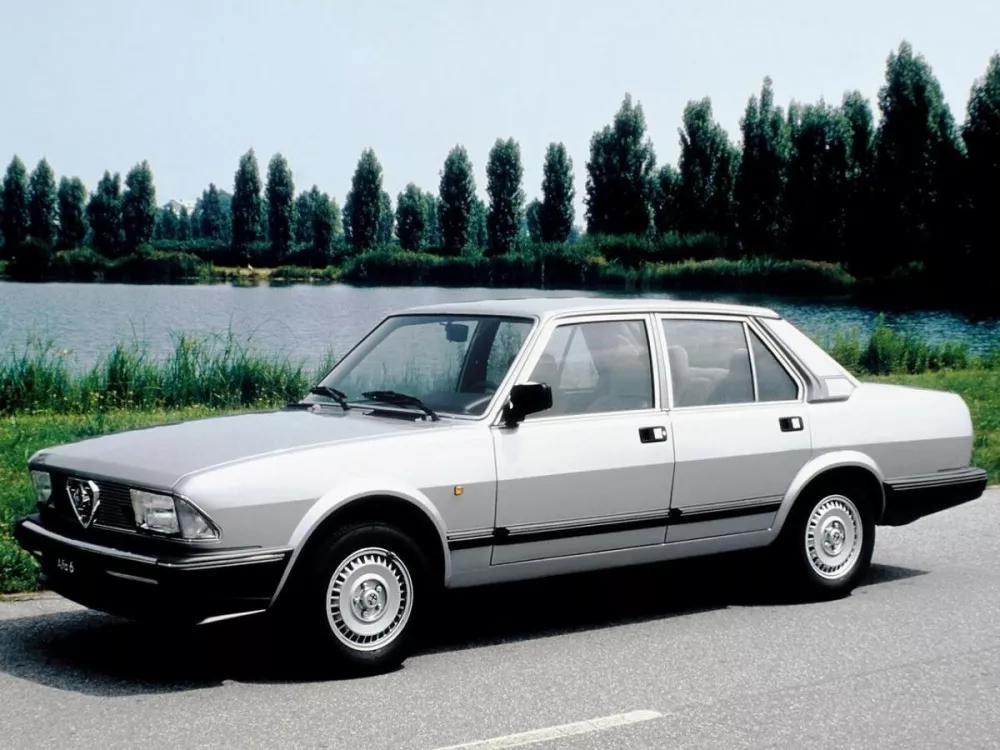 Автомобиль Alfa Romeo 6 Седан