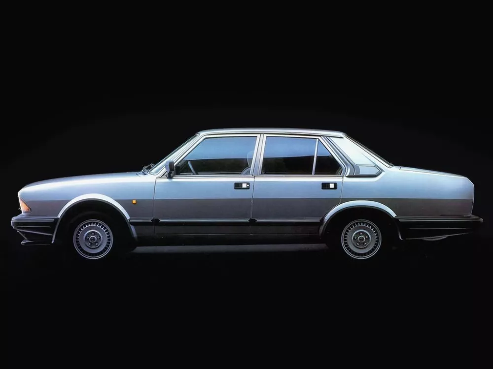 Автомобиль Alfa Romeo 6 Седан
