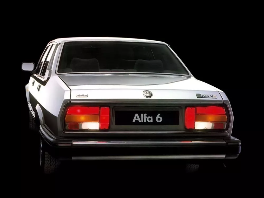 Автомобиль Alfa Romeo 6 Седан
