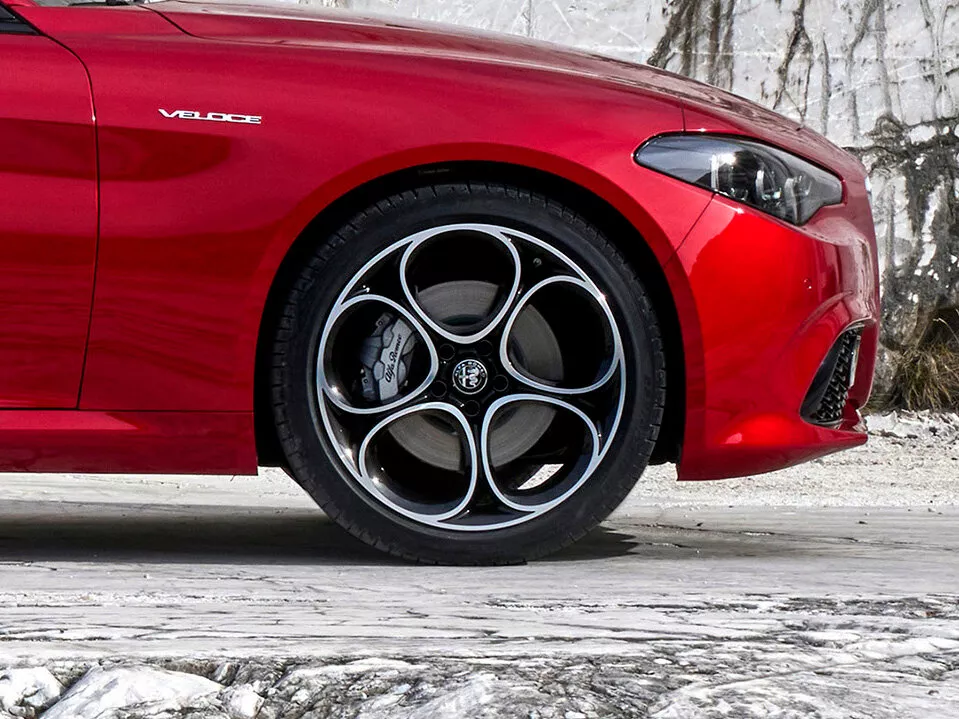Автомобиль Alfa Romeo Giulia II (952) Рестайлинг 2 Седан