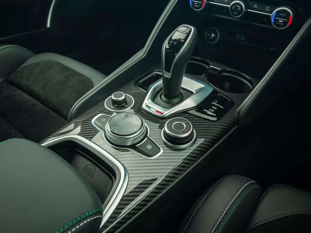 Автомобиль Alfa Romeo Giulia II (952) Рестайлинг Седан