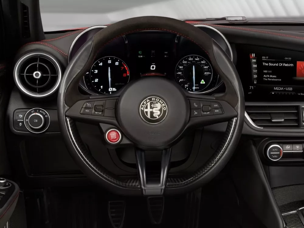Автомобиль Alfa Romeo Giulia II (952) Седан