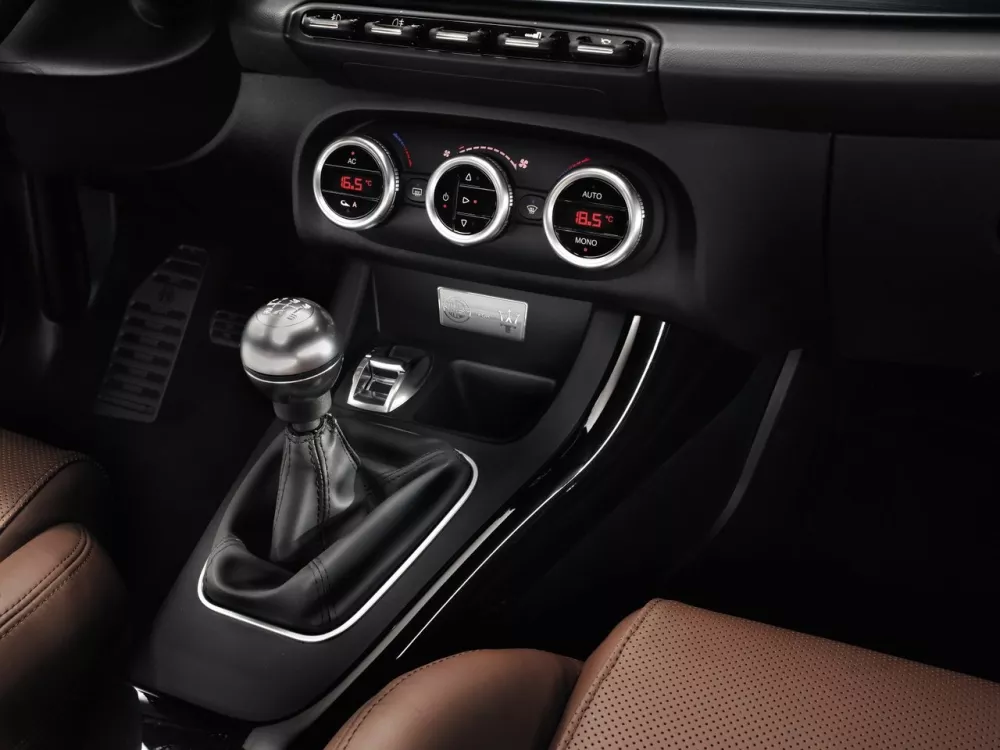 Автомобиль Alfa Romeo Giulietta III Хэтчбек (5 дверей)