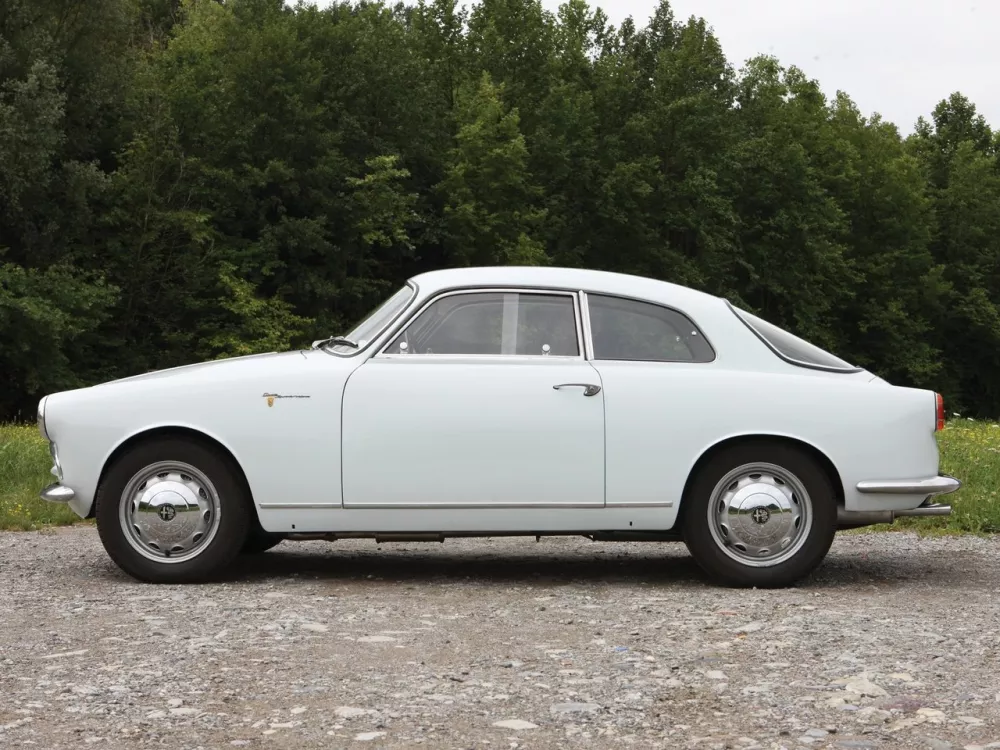 Автомобиль Alfa Romeo Giulietta I Купе Sprint