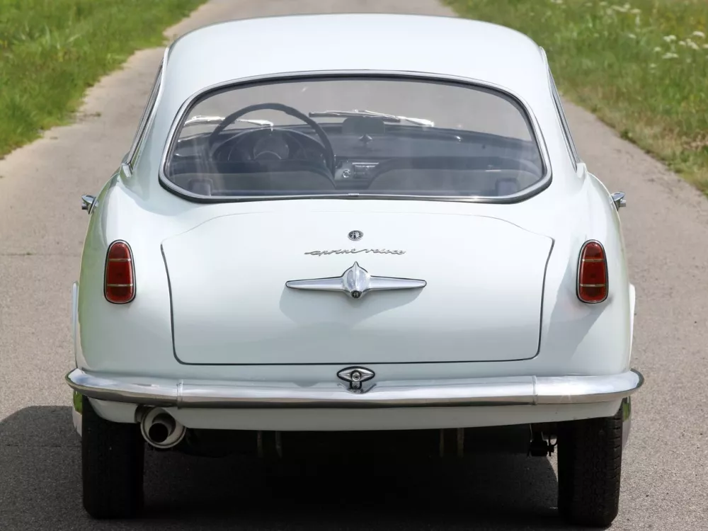 Автомобиль Alfa Romeo Giulietta I Купе Sprint