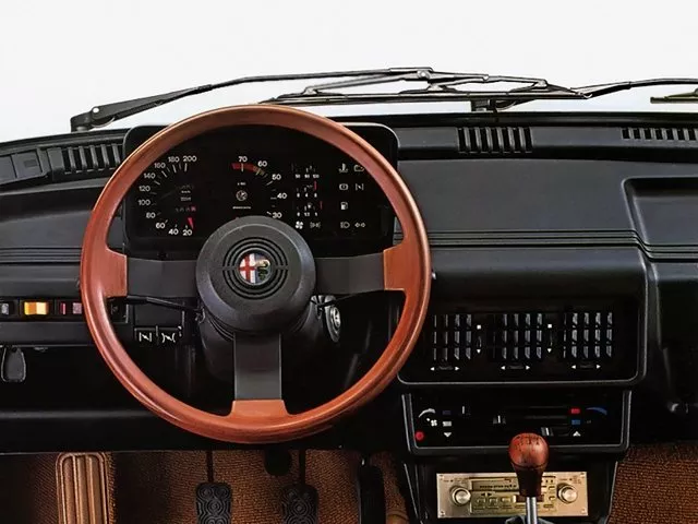 Автомобиль Alfa Romeo Giulietta II Седан