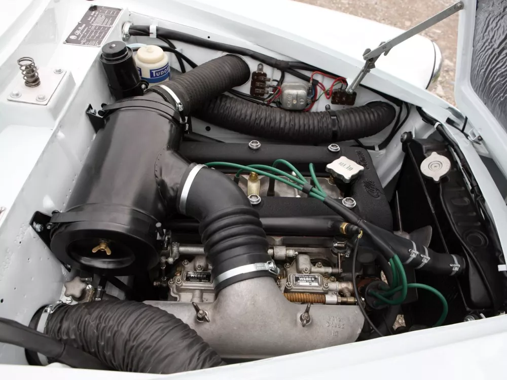 Автомобиль Alfa Romeo Giulietta I Купе Sprint