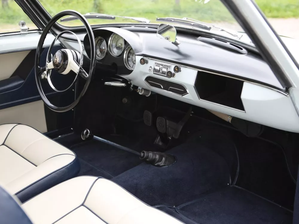 Автомобиль Alfa Romeo Giulietta I Купе Sprint