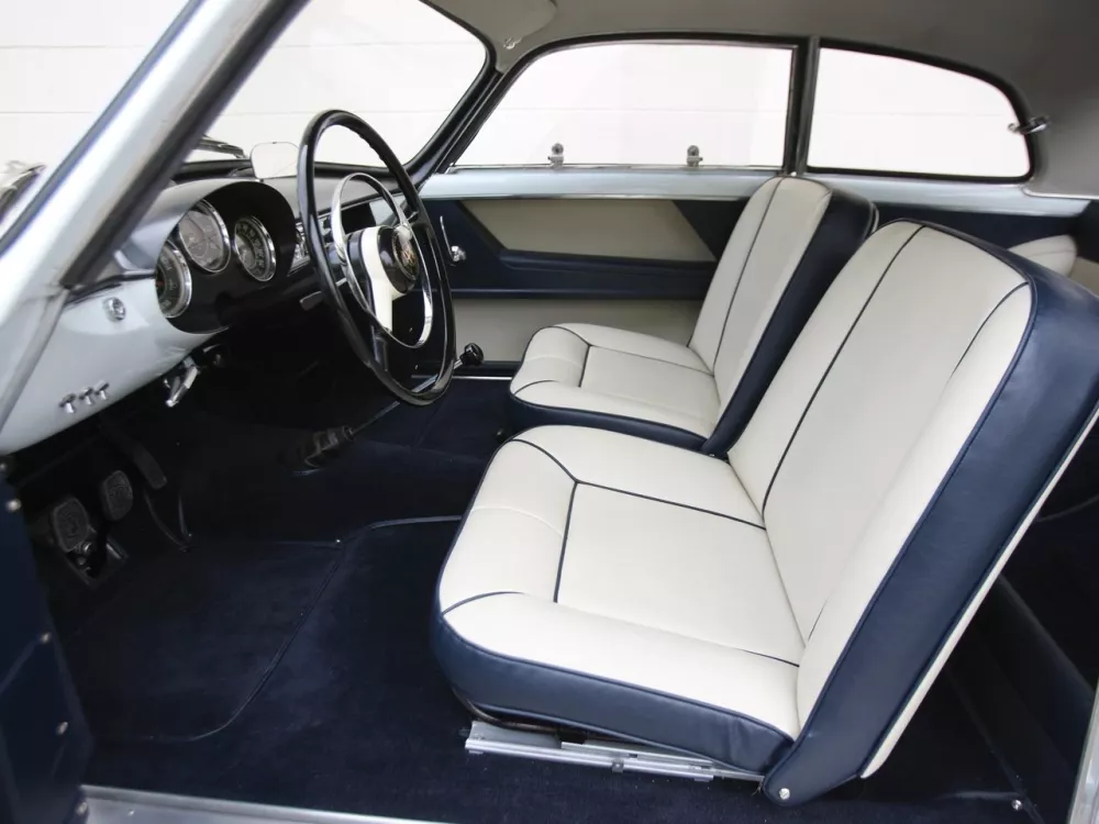 Автомобиль Alfa Romeo Giulietta I Купе Sprint