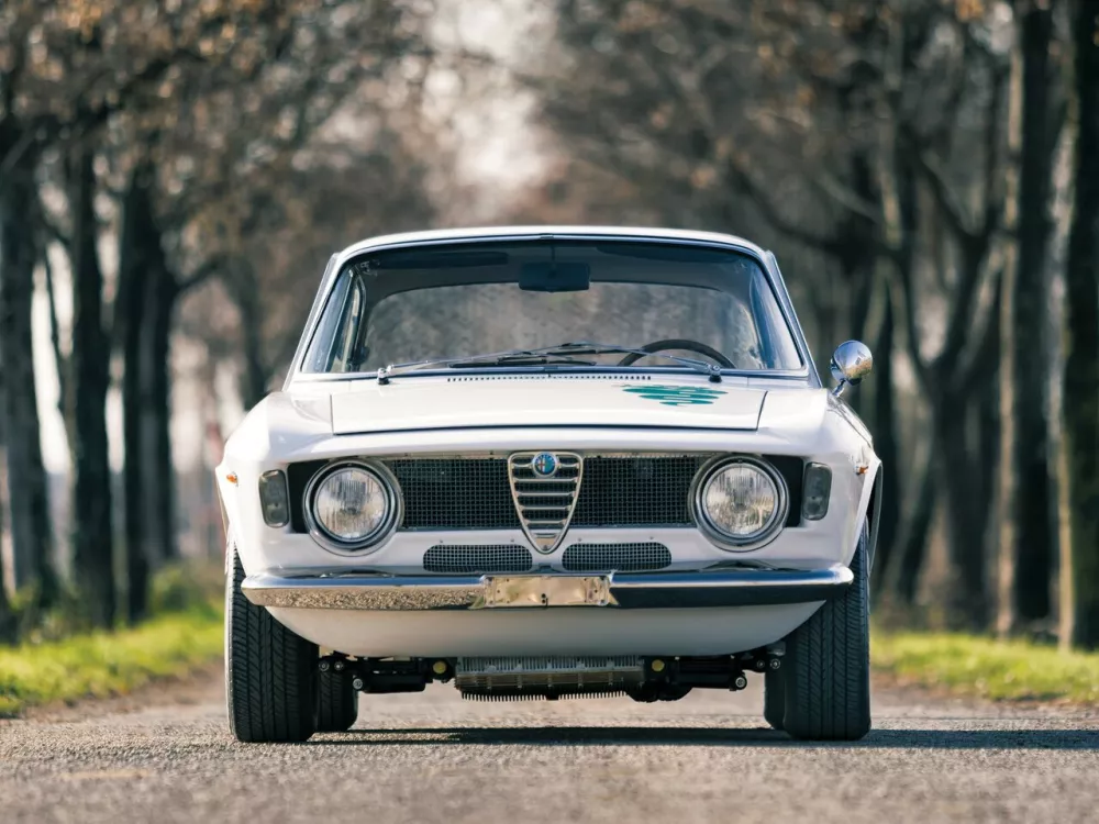Автомобиль Alfa Romeo GTA Coupe Купе