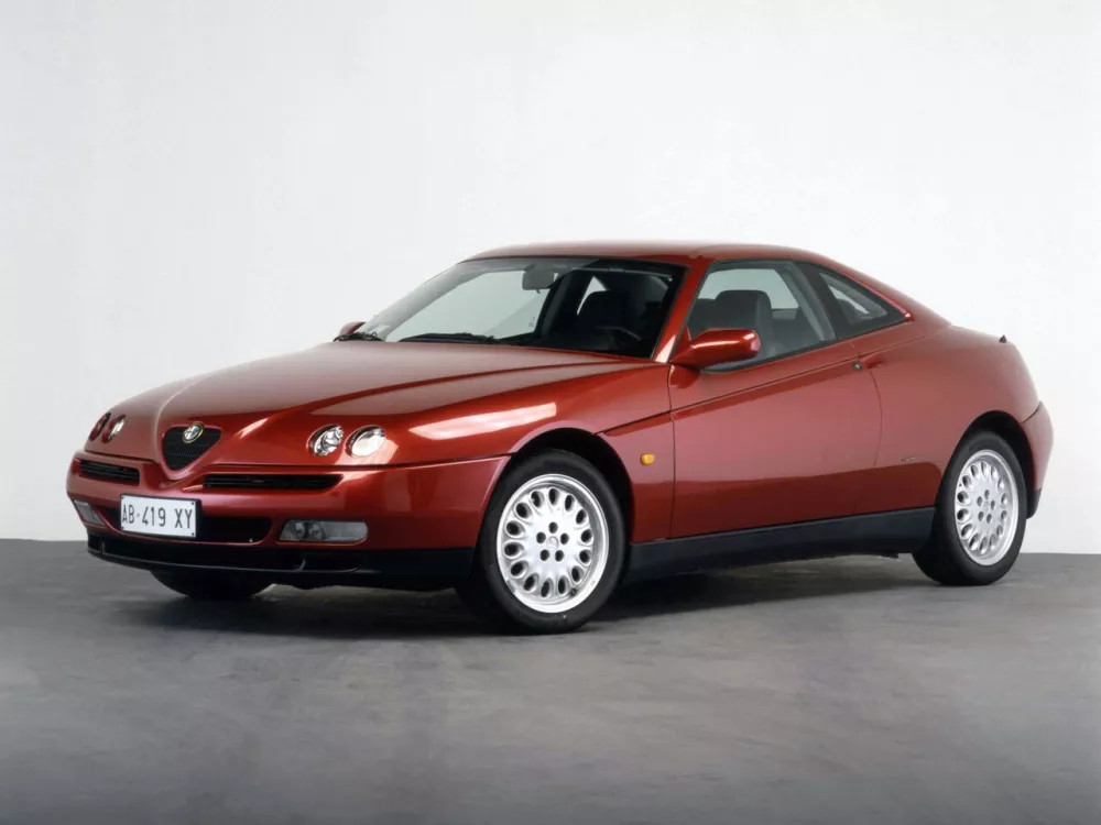 Автомобиль Alfa Romeo GTV Купе