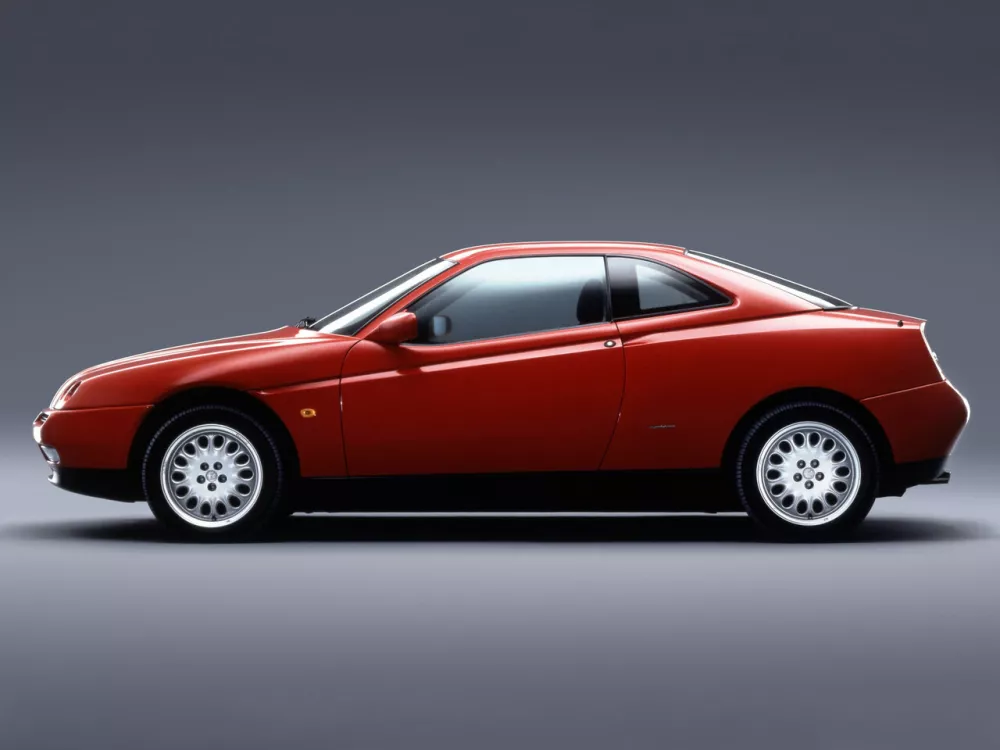 Автомобиль Alfa Romeo GTV Купе