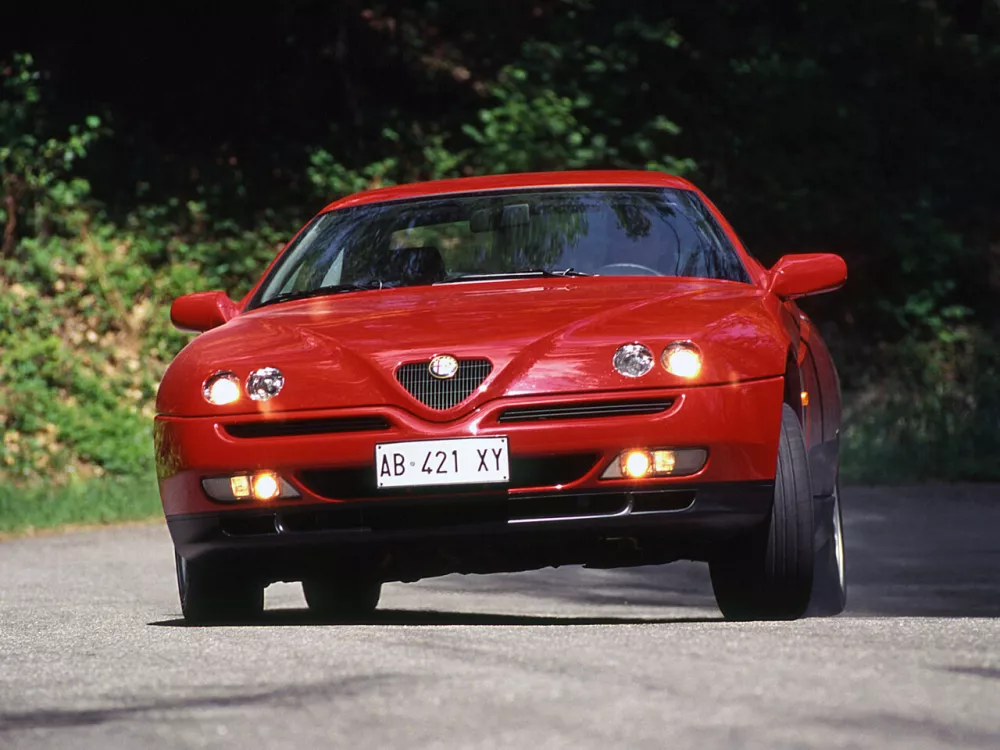 Автомобиль Alfa Romeo GTV Купе