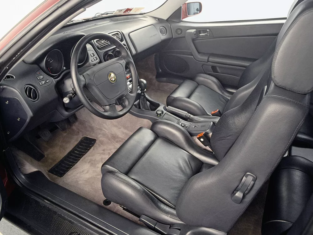 Автомобиль Alfa Romeo GTV Купе