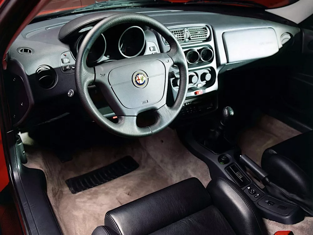 Автомобиль Alfa Romeo GTV Купе
