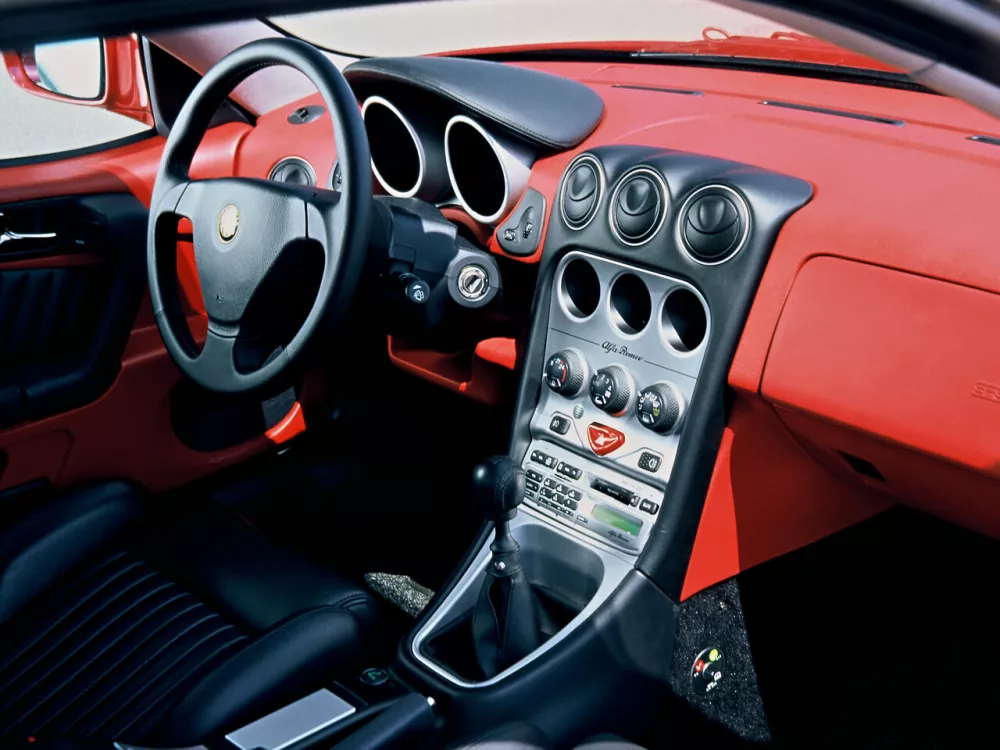 Автомобиль Alfa Romeo GTV Купе