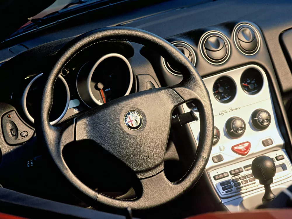 Автомобиль Alfa Romeo GTV Купе