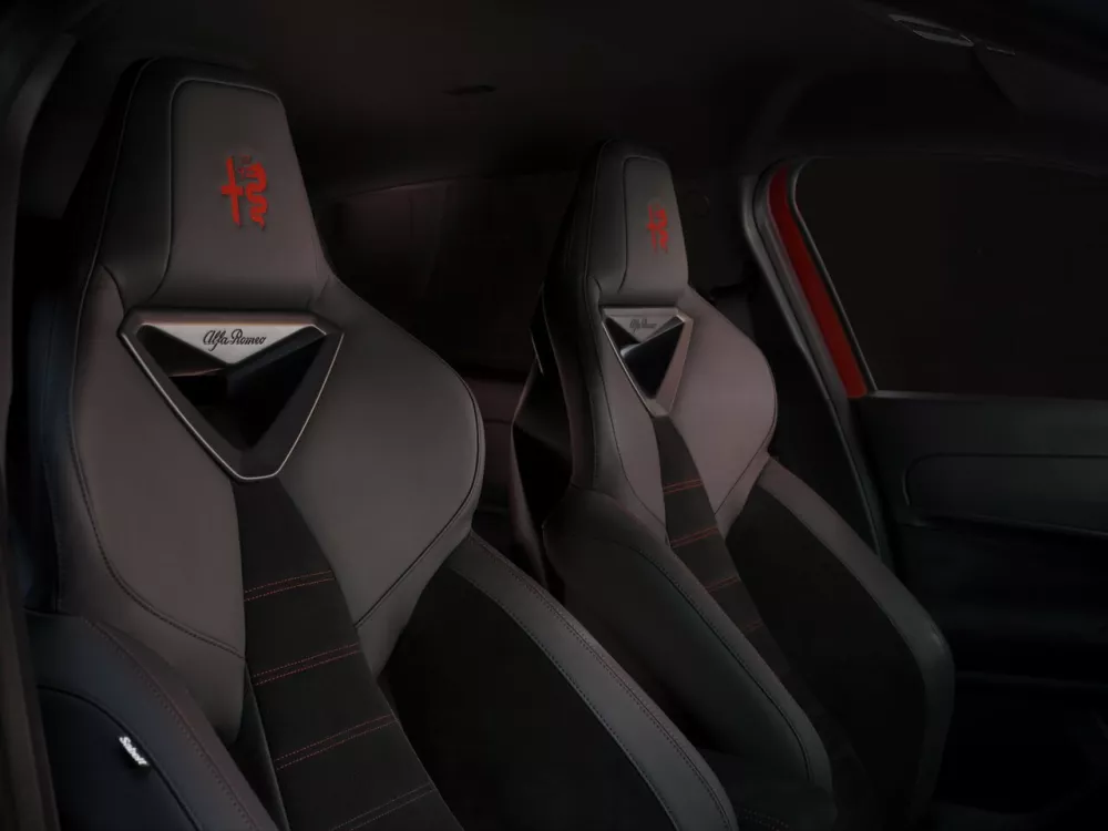Автомобиль Alfa Romeo Junior Внедорожник (5 дверей)