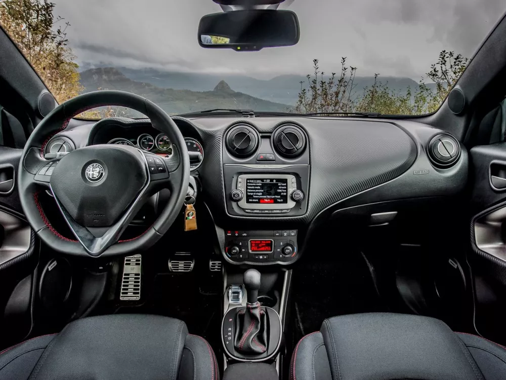 Автомобиль Alfa Romeo MiTo I Рестайлинг 2 Хэтчбек (3 двери)