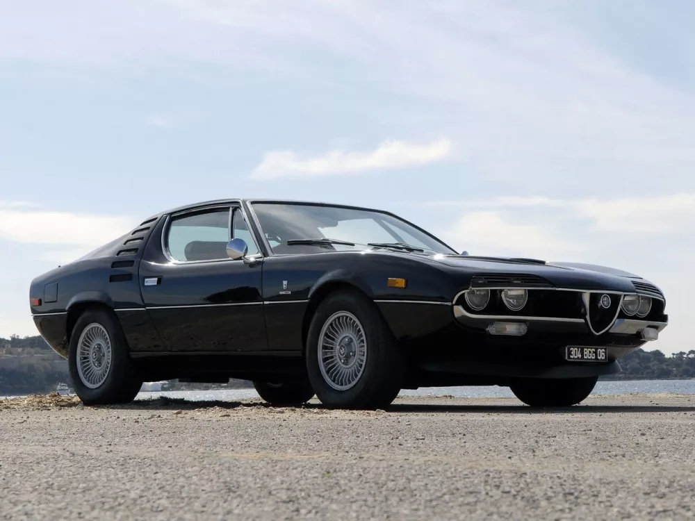 Автомобиль Alfa Romeo Montreal Купе