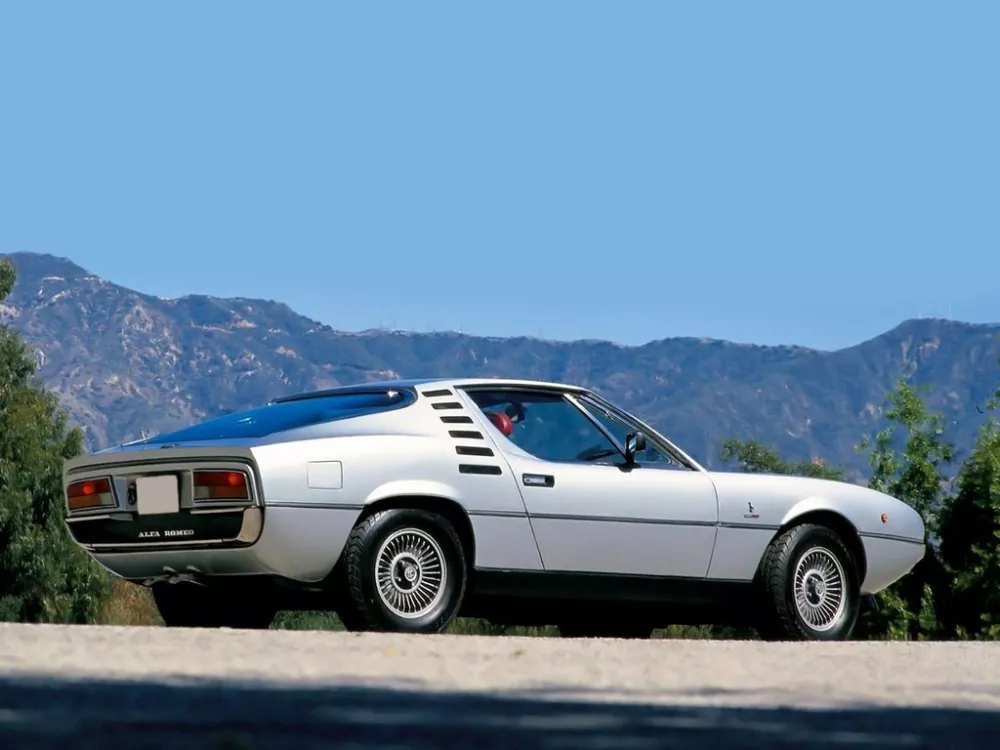Автомобиль Alfa Romeo Montreal Купе