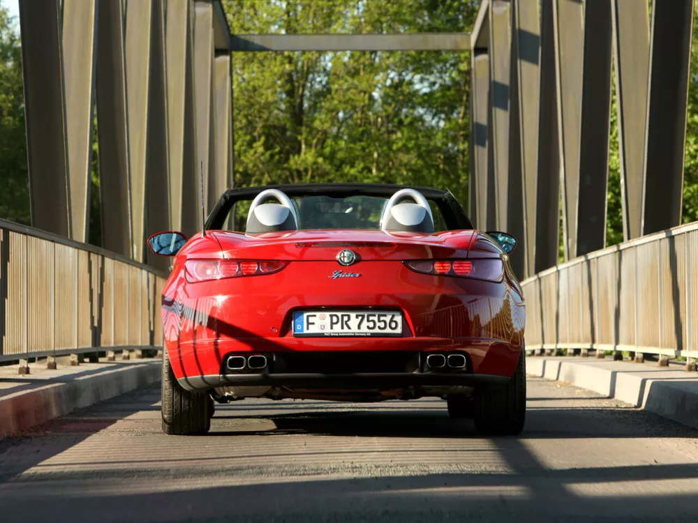 Автомобиль Alfa Romeo Spider III Рестайлинг Кабриолет