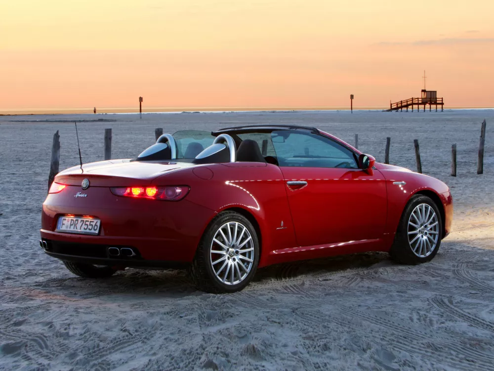 Автомобиль Alfa Romeo Spider III Рестайлинг Кабриолет