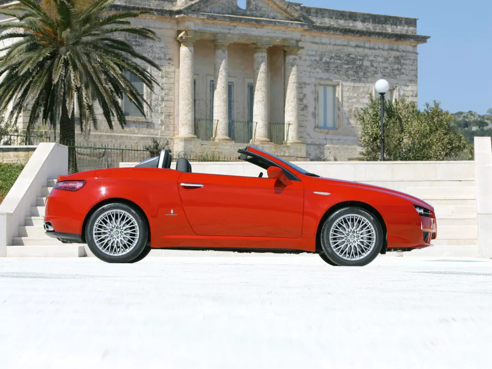 Автомобиль Alfa Romeo Spider III Кабриолет