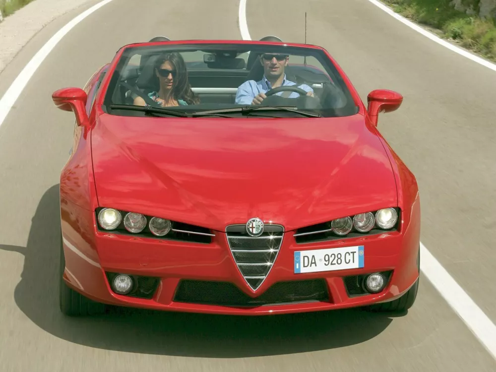 Автомобиль Alfa Romeo Spider III Кабриолет