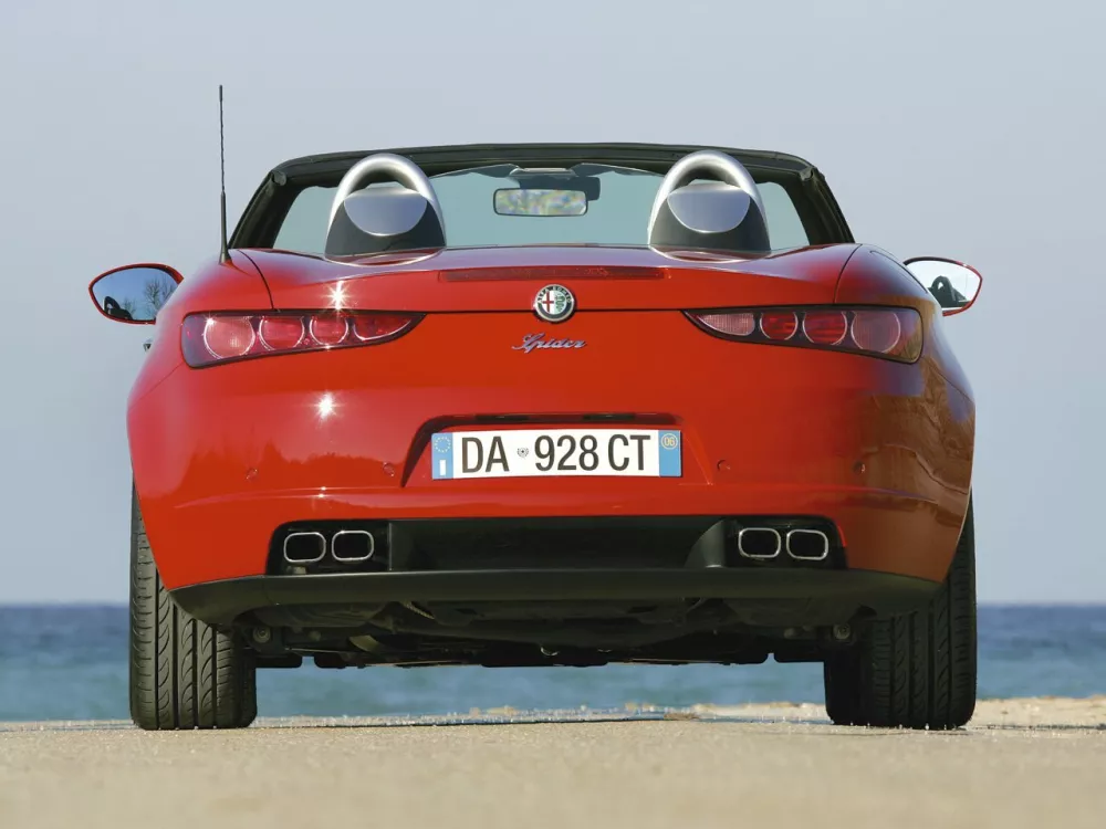 Автомобиль Alfa Romeo Spider III Кабриолет