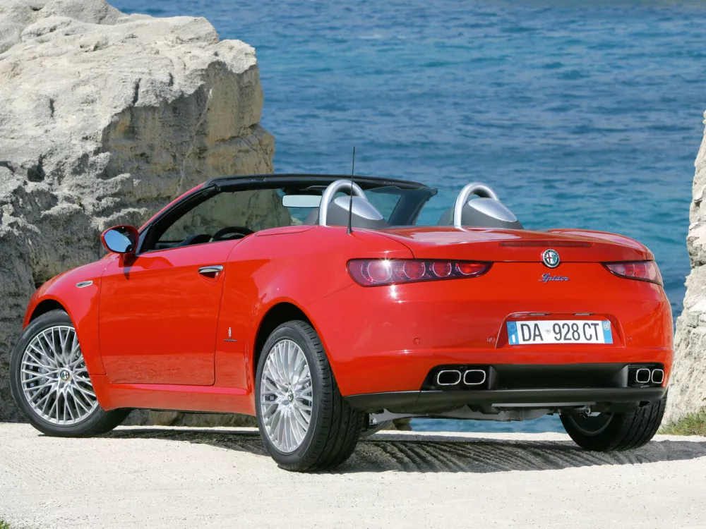Автомобиль Alfa Romeo Spider III Кабриолет