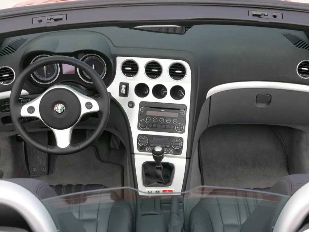 Автомобиль Alfa Romeo Spider III Кабриолет