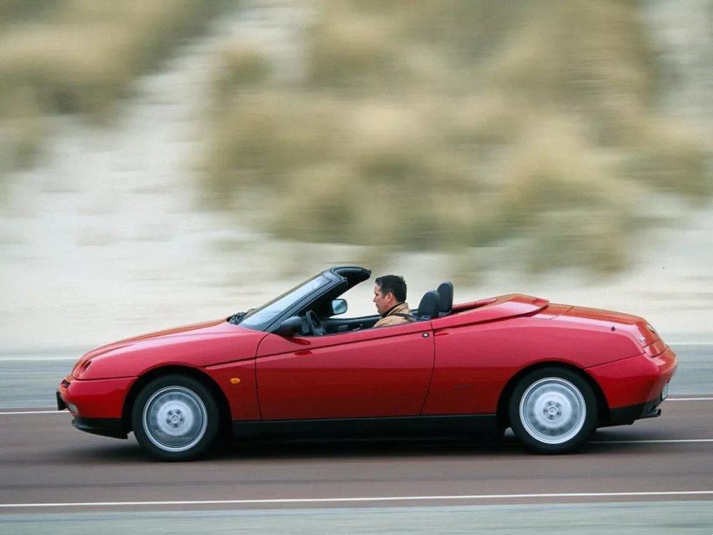Автомобиль Alfa Romeo Spider II Кабриолет