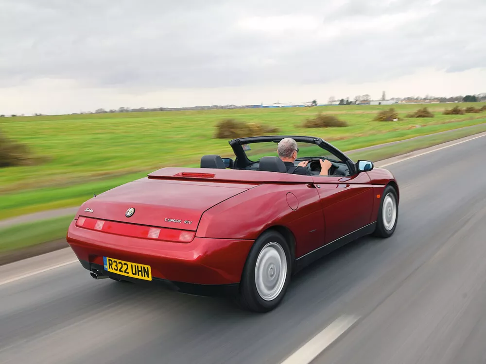 Автомобиль Alfa Romeo Spider II Кабриолет